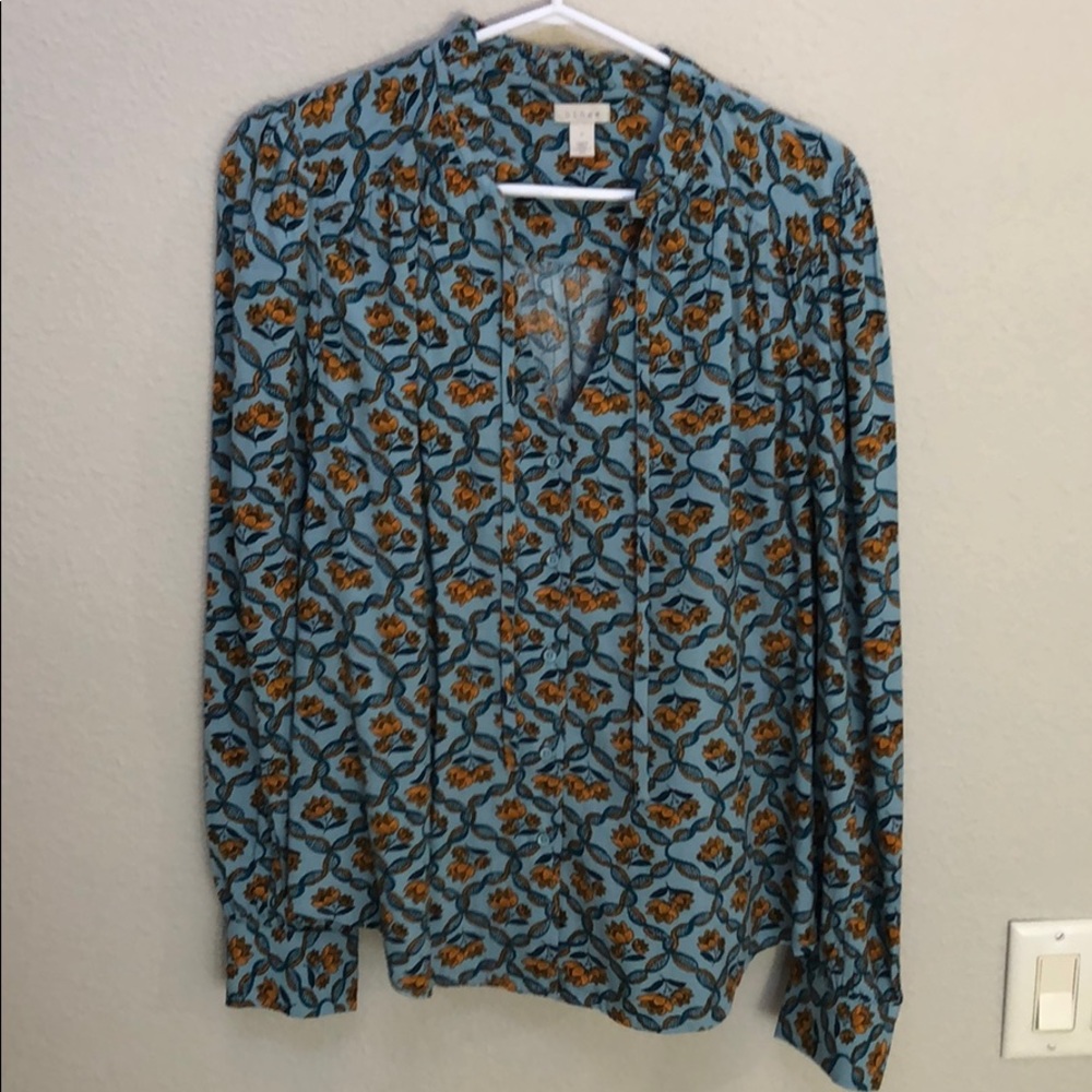 Hinge tie neck blouse